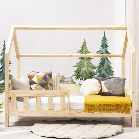 Wandsticker Wald - Tannenbaüme. Das Bett auf dem Foto ist 160x80cm groß.