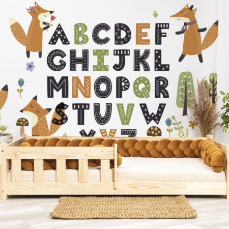 Wandsticker - Herbstliches Alphabet - Das Bett auf dem Foto ist 160x80cm groß.
