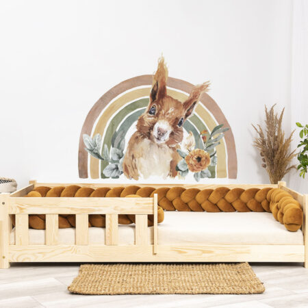 Wandsticker - Regenbogen – Eichhörnchen 2. Das Bett auf dem Foto ist 160x80cm groß.