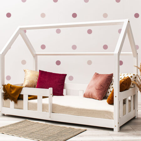 Wandsticker - Tupfen - Pink. Das Bett auf dem Foto ist 160x80cm groß.